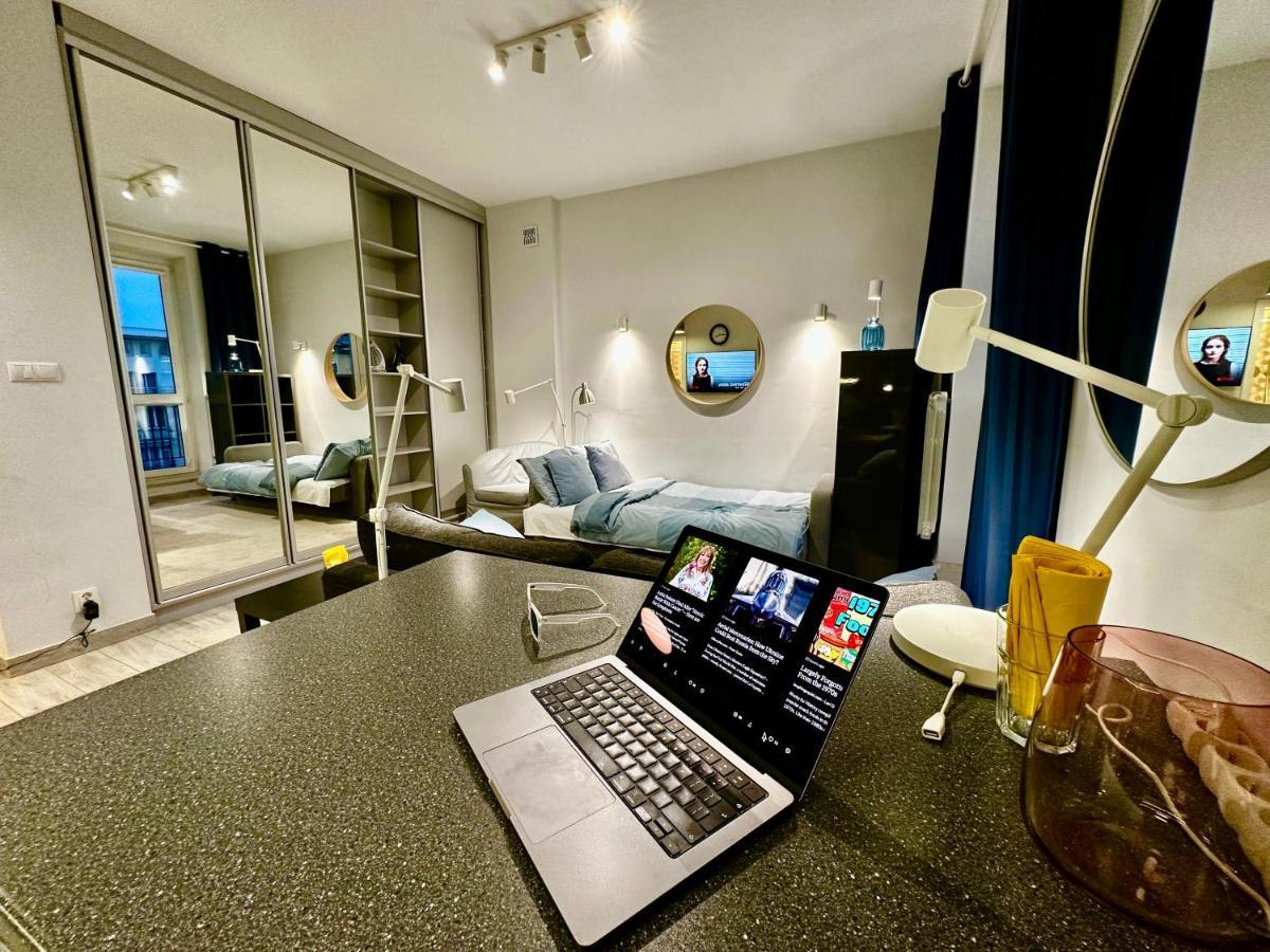 Super Forum 2 Metro Fast Wifi Netflix, Hbo, Appletv Varsó Kültér fotó